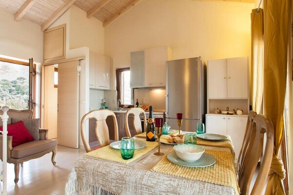 Villa Rafaello: vrijstaand vakantiehuis met gedeeld zwembad en zeezicht in Agia Pelagia - thumbnail 4