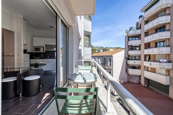 Licht appartement met balkon op loopafstand van strand en Palais des Festivals - thumbnail 3