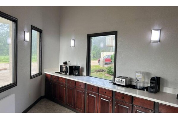Knusse studio in Little Rock met kitchenette – huisdieren welkom - thumbnail 5
