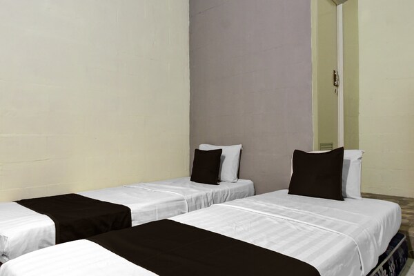 Chic Deluxe Twin Comfort Stay W/ Free Wifi - Semarang