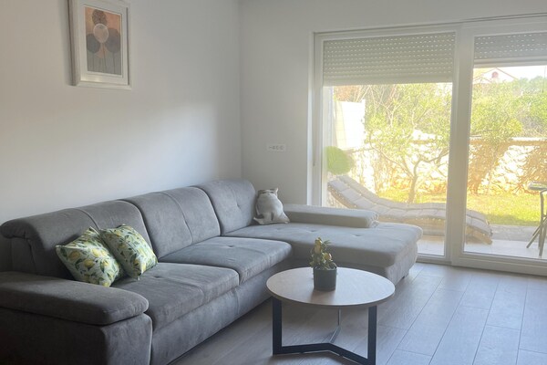 Modern appartement voor 4 met verwarmd zwembad, op 650m van strand - thumbnail 2