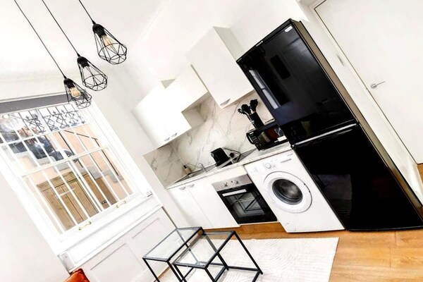 Licht appartement met privétuin op 3 minuten van metro West Kensington - thumbnail 6