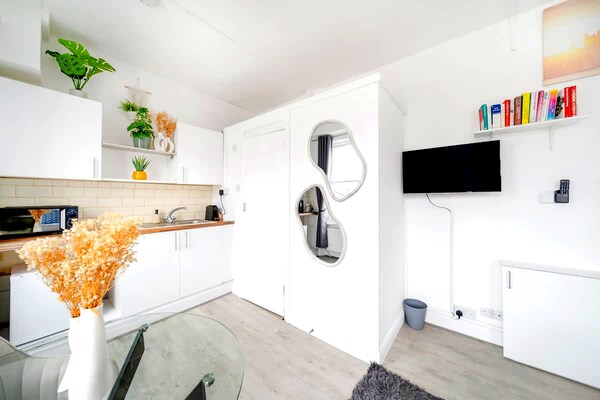 Compact & Modern Appartement bij West Kensington Station - thumbnail 3