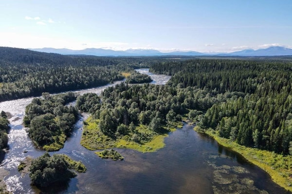 Wildernishut direct aan de Indalsälven met panoramisch uitzicht bij Duved - thumbnail 6