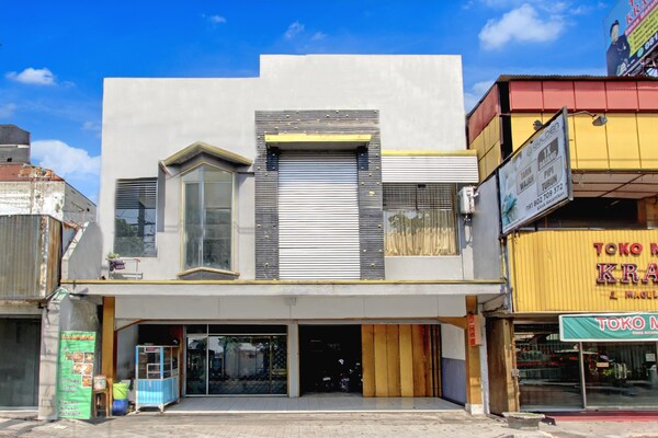 Spacious Triple Suite For Groups With Free Wifi - Yogyakarta