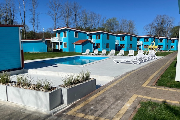 Vakantiehuis met verwarmd zwembad op 200m van het strand in Rewal - thumbnail 1