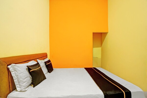 Knusse standaard kamer voor 2 in Surabaya met WiFi & parkeren - thumbnail 5