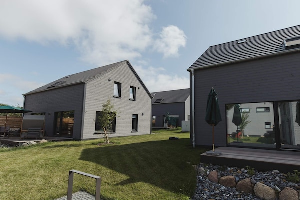 Stijlvol vakantiehuis bij Sagard met terras, vlakbij zee en meer - thumbnail 4