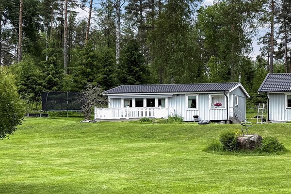Knusse blokhut met sauna, dichtbij meer en bos in het hart van Värmland - thumbnail 1