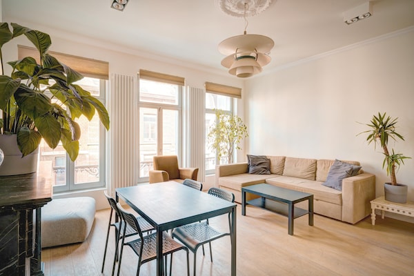 Licht 2-slaapkamerappartement (81m²) in historisch Antwerpen - thumbnail 2