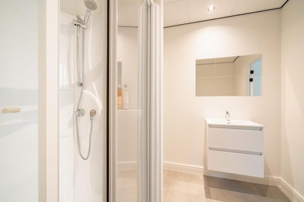 Compact 50m² appartement met privéterras in hartje Antwerpen - thumbnail 5