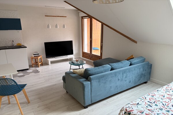Knus appartement met zwembad en spa in het groene Giez - thumbnail 6
