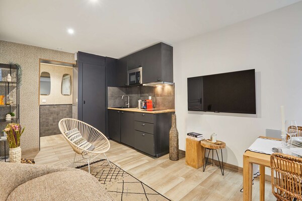 Authentiek appartement in 11e arrondissement, 2 slaapkamers, metro Voltaire - thumbnail 2