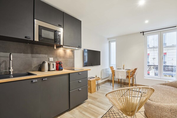 Authentiek appartement in 11e arrondissement, 2 slaapkamers, metro Voltaire - thumbnail 3