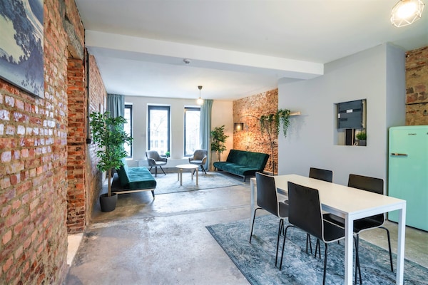 Ruim industrieel appartement met terras in hartje Antwerpen - thumbnail 3