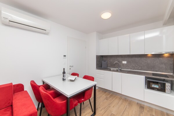 Modern appartement aan zee in Gradac, op 100 meter van het strand - thumbnail 2