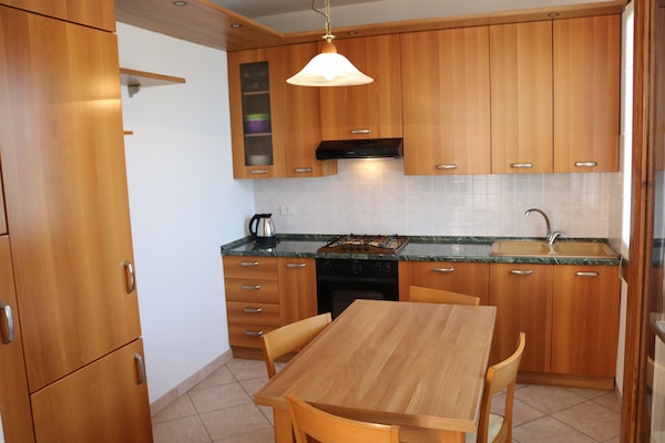 Vakantiehuis op 550 m van het meer in het centrum van Lazise - thumbnail 2