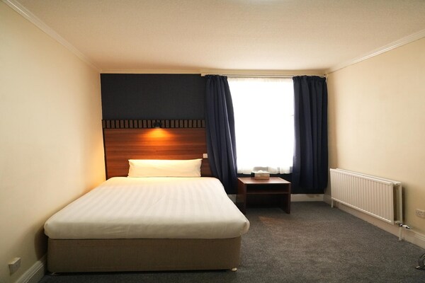 Compacte en moderne single room in hartje Derby met gratis wifi - thumbnail 2