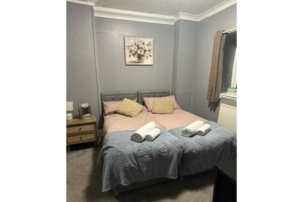 Gedeelde Twin Room in historisch pand bij Merthyr Tydfil - thumbnail 5