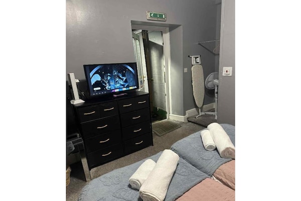 Gedeelde Twin Room in historisch pand bij Merthyr Tydfil - thumbnail 6