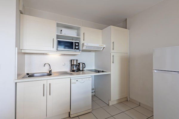 Appartement aan zee in Plougonvelin met zwembad, vlakbij strand Trez Hir - thumbnail 4