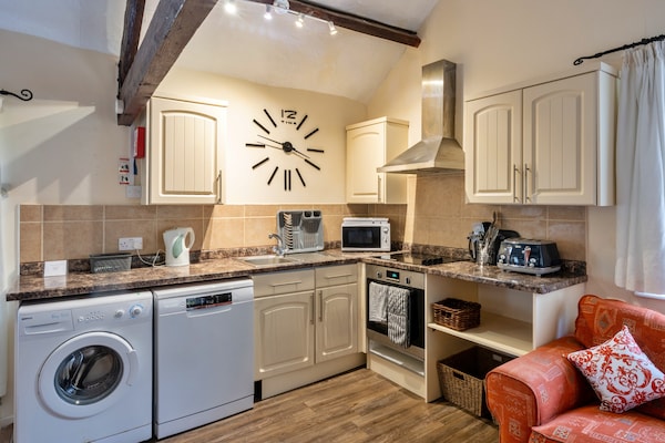 Trimstone Manor - Granary Cottage - thumbnail 4