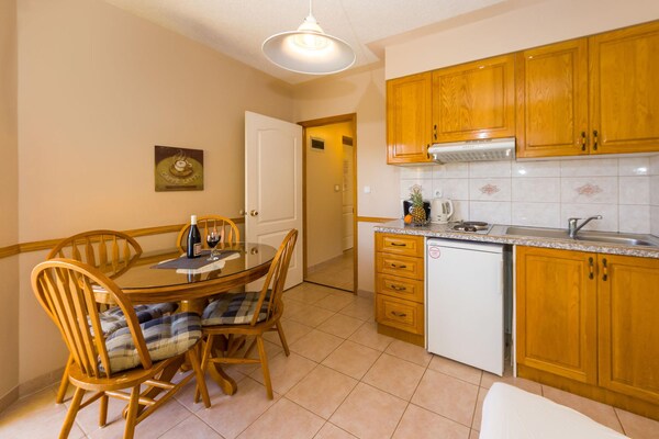 Mareo 4: Knus appartement direct aan zee in Zaton - thumbnail 1