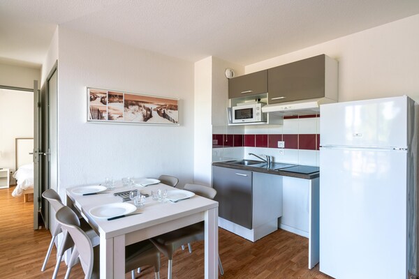 Licht appartement voor 6 in Parentis-en-Born met zwembad en airco - thumbnail 3