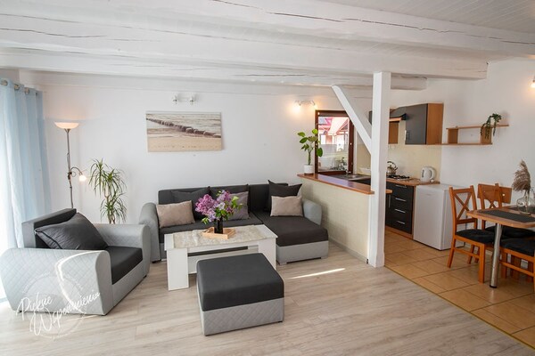 Comfortabel vakantiehuis voor 4 in dennenbos, 280m van zee in Leba - thumbnail 3