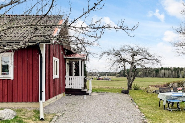 Charmant vakantiehuis aan de golfbaan bij Enköping - thumbnail 1