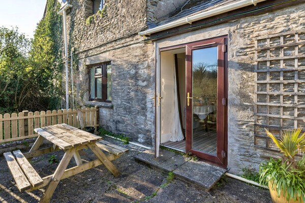 Trimstone Manor - Lee, Studio Apartment - thumbnail 6