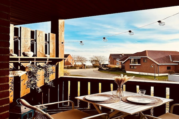 Licht appartement met balkon nabij haven Lemkenhafen, 5 km van strand - thumbnail 1