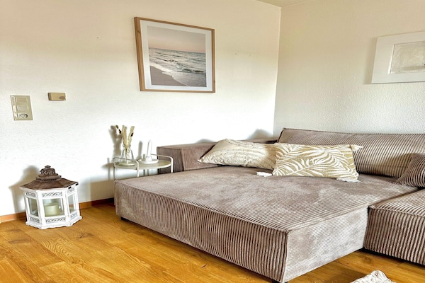Licht appartement met balkon nabij haven Lemkenhafen, 5 km van strand - thumbnail 3