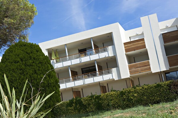 Licht appartement met terras bij de jachthaven in Mandelieu-la-Napoule - thumbnail 6