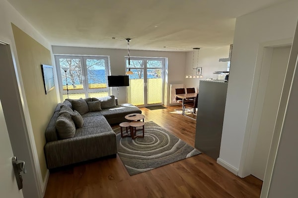 Aan zee: Modern appartement met zeezicht in Orth - thumbnail 2