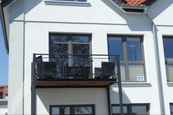 Aan zee: Modern appartement met zeezicht in Orth - thumbnail 1