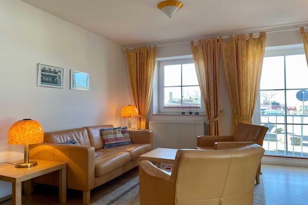 Rustiek appartement met havenzicht in Orth, 5 km van strand - thumbnail 5