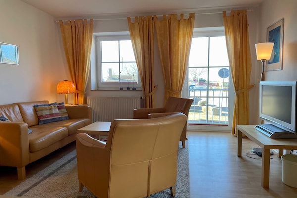 Rustiek appartement met havenzicht in Orth, 5 km van strand - thumbnail 3