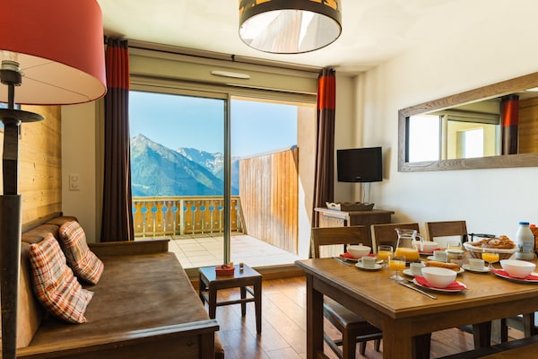 Ruim appartement voor 8 op de bergflank in Saint-Lary-Soulan met zwembad - thumbnail 3