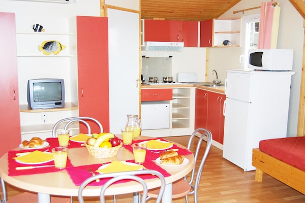 Houten vakantiehuisje in dennenbos bij Cap d'Agde met verwarmd zwembad - thumbnail 2