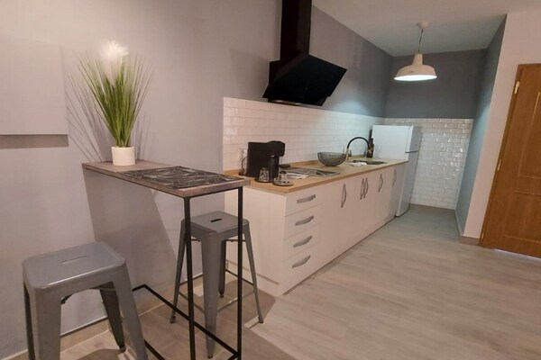 Luxe studio met jacuzzi op 1,3 km van het strand in Alicante - thumbnail 3