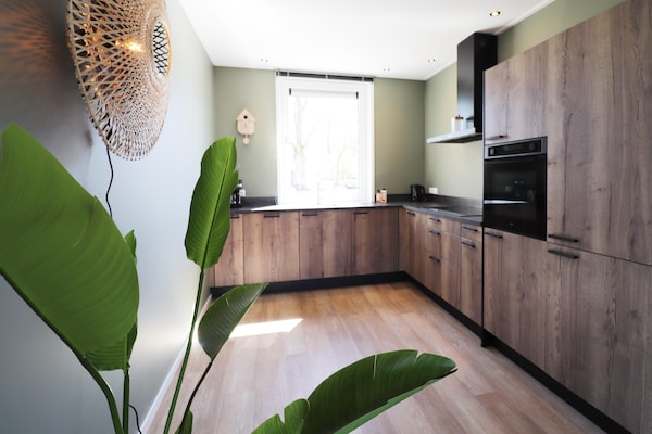Moderne hoekvilla voor 8 personen in hartje Friesland, Leons - thumbnail 4