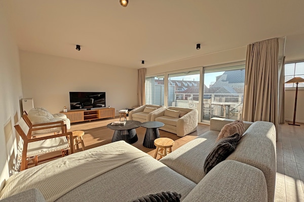 Lichte duplex met 2 slaapkamers en terras in Knokke-Heist - thumbnail 1
