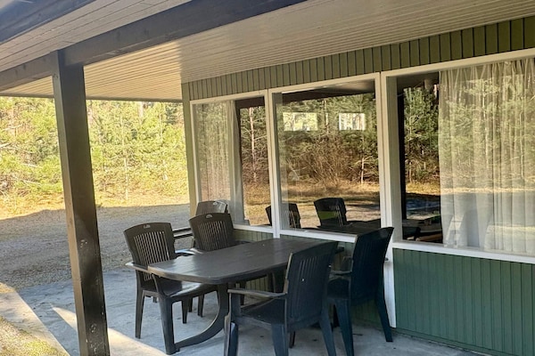 Vrijstaand vakantiehuis aan de golfbaan bij Aakirkeby, 250m van strand - thumbnail 2