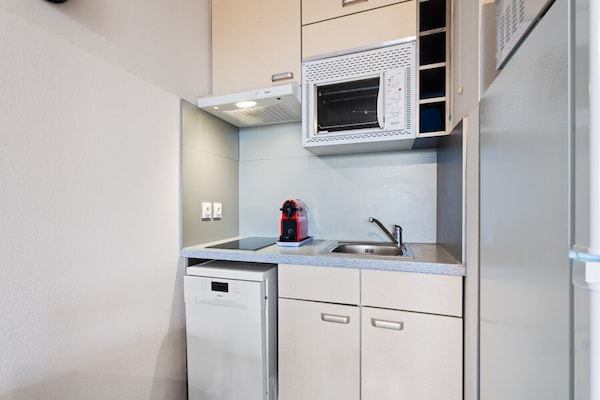 Zonnig appartement met balkon en zwembad, 200m van centrum Grasse - thumbnail 4