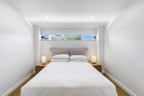 Ruim appartement met waterzicht in het hart van Batemans Bay - thumbnail 6