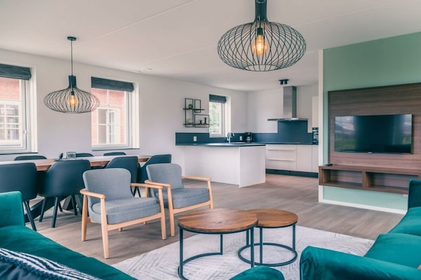 Duurzame waterwoning met jacuzzi en sauna in Medemblik voor 8 personen - thumbnail 3