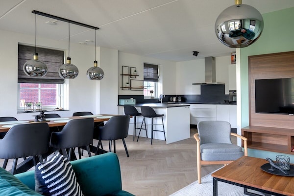 Duurzame waterwoning met jacuzzi en sauna in Medemblik voor 8 personen - thumbnail 4