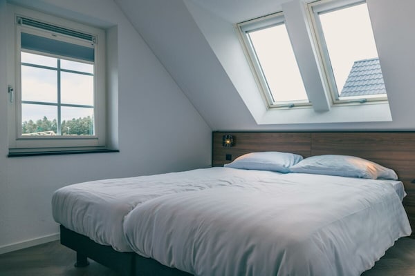 Duurzame waterwoning met jacuzzi en sauna in Medemblik voor 8 personen - thumbnail 6