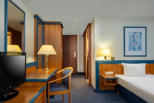 Toegankelijke hotelkamer met airco nabij historisch Wismar - thumbnail 3